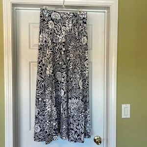 Land’s End navy blue and white floral maxi skirt - Size XS 2-4